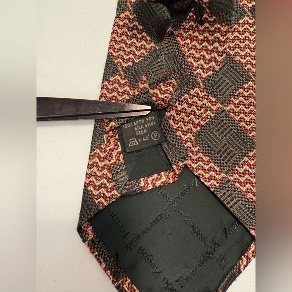 Ermenegildo Zegna Silk Tie, Green Red Diamond Motif, Italian, Business, Holiday - Picture 3 of 4